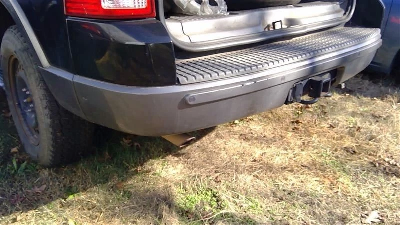 Parachoques trasero 1-1/4" receptor XLT paquete deportivo liso compatible con Ford Explorer 02-05  Foto 1 de 4