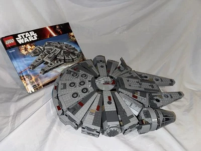 LEGO Star Wars: Halcón Milenario (75105) sin mini figuras Foto 1 de 4