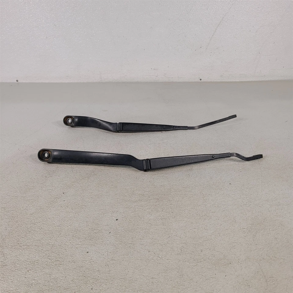 Пара рычагов стеклоочистителя ветрового стекла Camaro SS 10-15 AA7390 - Изображение 1 из 4