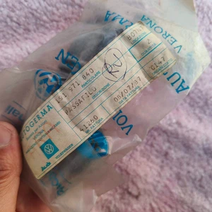 1x ORIGINAL 191971840 RUBBER TAILGATE CABLE ENTRY VW GOLF II MK2 - Picture 1 of 4