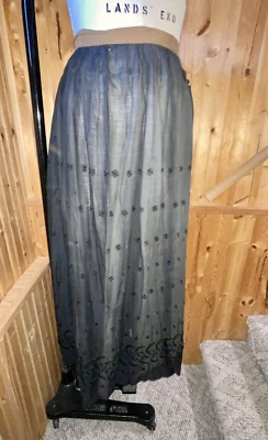 ANTIGUA FALDA VICTORIANA NEGRA BORDADA ALGODÓN TRANSPARENTE 39" PARA CAMINAR COMO ESTÁ 3 yardas Foto 1 de 4