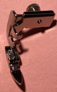 Máquina de coser Euro Pro pie con cremallera con bisagras ajustable para máquinas de vástago bajo - Imagen 1 de 4
