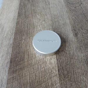 Olympus LC-48B Silver 48mm edge pinch front lens cap. genuine original - Picture 1 of 4
