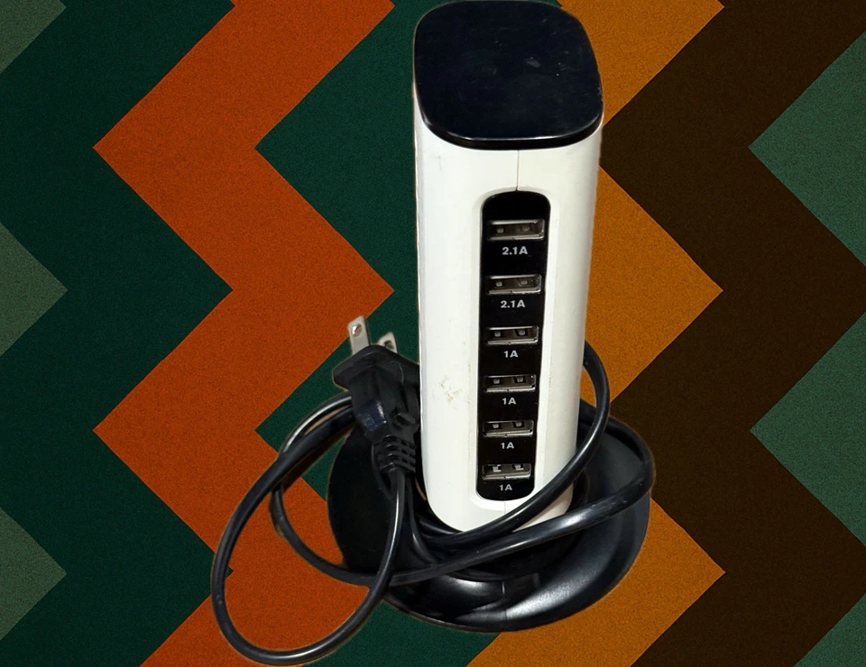 Torre de carga USB de imagen más nítida Foto 1 de 3