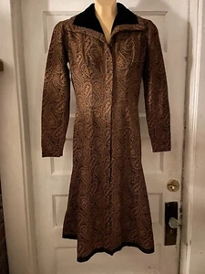 Vintage Abito Estevez Grenelle broccato marrone paisley con colletto in velluto nero taglia S usato in ottime condizioni - Foto 1 di 5
