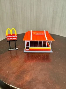 HO McDonalds Building - Picture 1 of 4