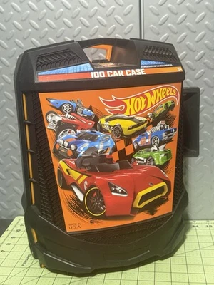 Estuche de almacenamiento rodante Hot Wheels para 100 autos con mango y ruedas retráctiles  Foto 1 de 4