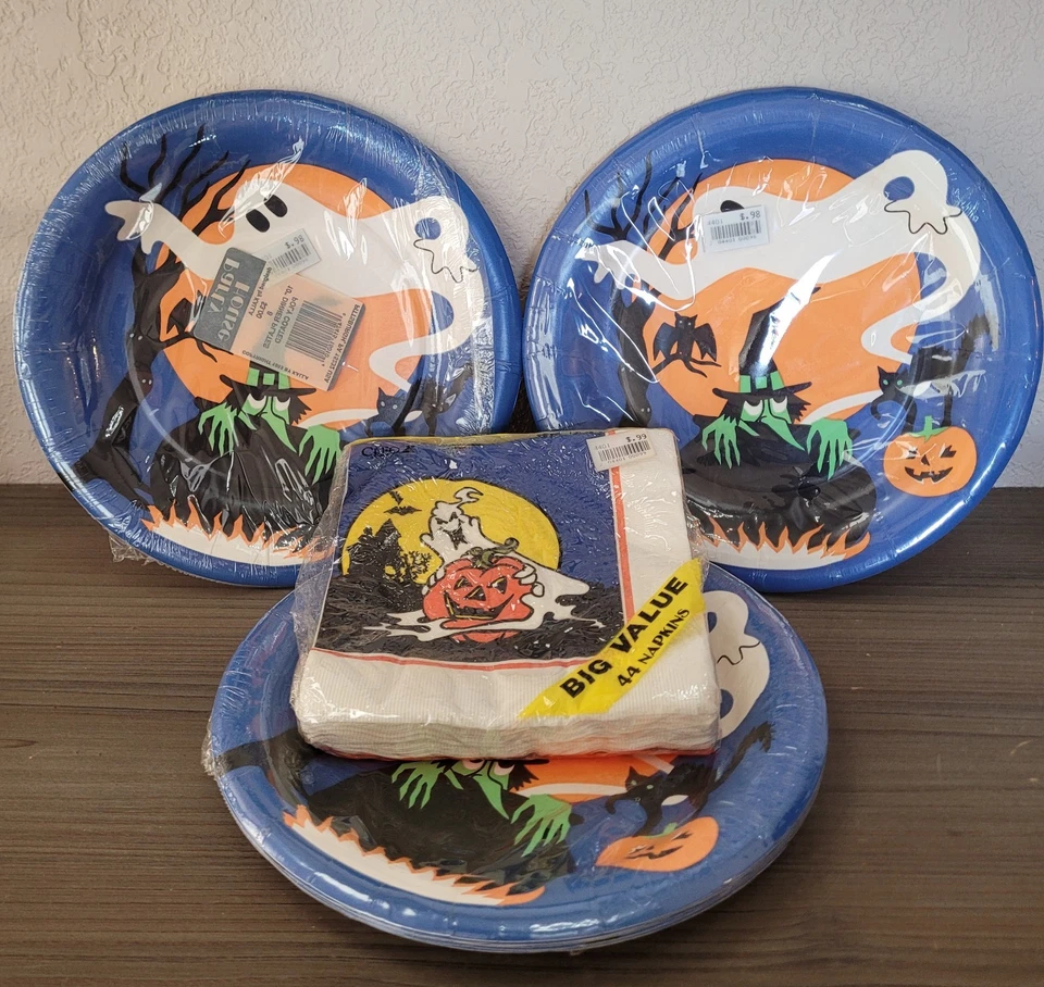 Juego de 3 platos de papel de Halloween de colección de 10" (8 pulgadas Ea.) y 44 servilletas de papel fantasma nuevas  Foto 1 de 4