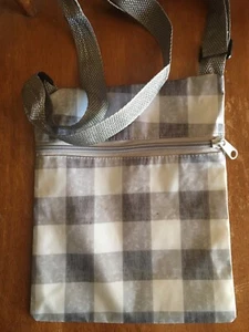 Bandolera Bolso de Mano Cremallera Gris y Blanco Cuadros Vinilo Nuevo sin Etiquetas - Imagen 1 de 5