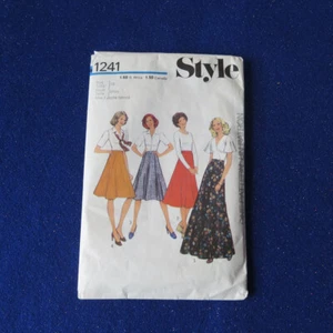 Vintage STYLE 1241 Miss Size 12 (26" waist) Panelled SKIRT CUT. c. 1975 - Picture 1 of 6