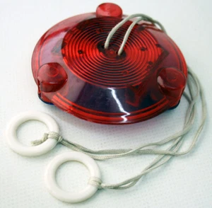 VINTAGE 80'S SPACE SAUCER UFO HARDPLASTIC SPINNING STRING TOY B/O TAIWAN ! - Picture 1 of 6