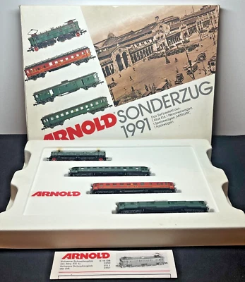 N Scale Arnold 0172 Electric Locomotive Set With 3 Trolleys Original Box - Image 1 of 4
