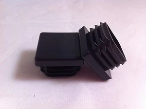 4 schwarze 22 mm 7/8" Kunststoff Blind Endkappe Kappen Vierkantrohr Einsatz Kastenprofil - Bild 1 von 1