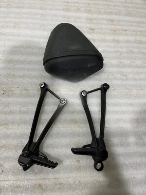 09-12 KAWASAKI ZX6R NINJA ZX600R FABRICANTE DE EQUIPAMENTO ORIGINAL BANCO TRASEIRO E SUPORTES PARA OS PÉS DO PASSAGEIRO - Imagem 1 de 4