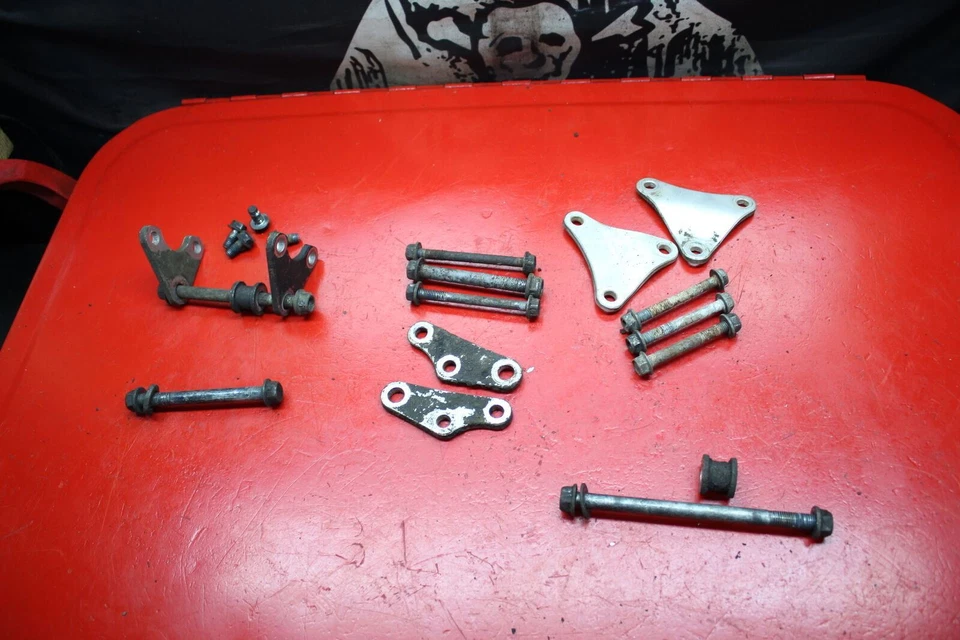 JUEGO COMPLETO DE PERNOS Y MONTAJE MOTOR SUZUKI DR250 Foto 1 de 4