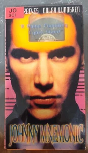 JOHNNY MNEMONIC 1995 VHS In original illustrated plastic shell case - Bild 1 von 3
