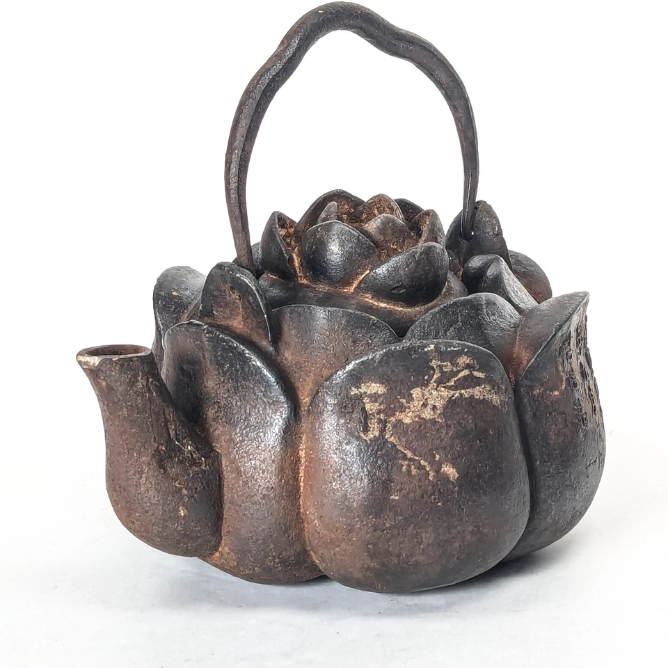 Bule de chá antigo de ferro fundido dos anos 1700 em forma de lótus com marca Kangxi - Imagem 1 de 4