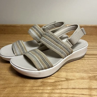 Sandalias Clarks Cloudsteppers Arla Stroll con tiras para mujer talla 9 beige nailon Foto 1 de 4