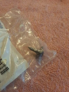 Gm 11562172 Screw - Picture 1 of 4