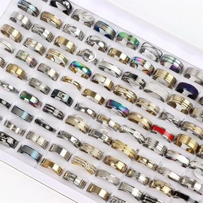 Lote a granel de 100 anillos mixtos de acero inoxidable para hombre mujer anillo de moda al por mayor Foto 1 de 4