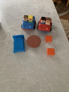 Vintage Playskool people (4)cars (2), table, chairs(2) And Bed - Picture 1 of 2