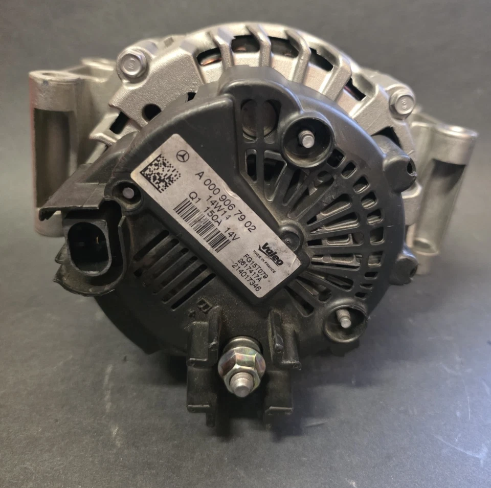 2012 2013 2014 2015 Mercedes-Benz C250 L4 1.8Litros Alternador OEM Reman por Rvv - Imagem 1 de 4