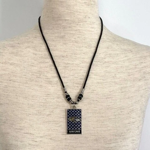 Baltimore Ravens NFL Branded Silvertone Pendant Necklace 20″ NWT Cover