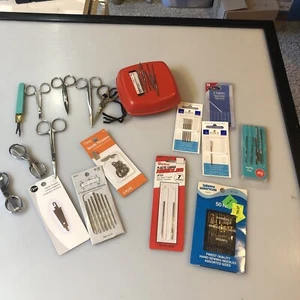 CRAFTING NEEDLES AND SISSORS SMALL LOT - Picture 1 of 10