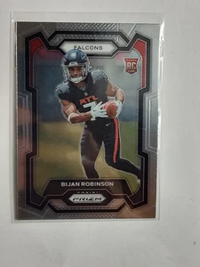 CARTOLINA CALCIO PANINI PRIZM BIJAN ROBINSON 2023 #305 - Foto 1 di 2