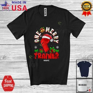 Individueller Name One Merry Trainer; Fantastic Christmas Santa Jobs Karriere T-Shirt - Bild 1 von 7
