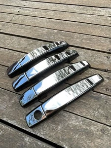VF Commodore Door Handle Cover BLACK/CHROME (No Smart Entry) Set Of 4 - Picture 1 of 4