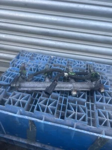 SAAB 9-3 YS3F 12569089 12569628 12563420 12790826 PETROL FUEL RAIL 13732392 - Picture 1 of 8