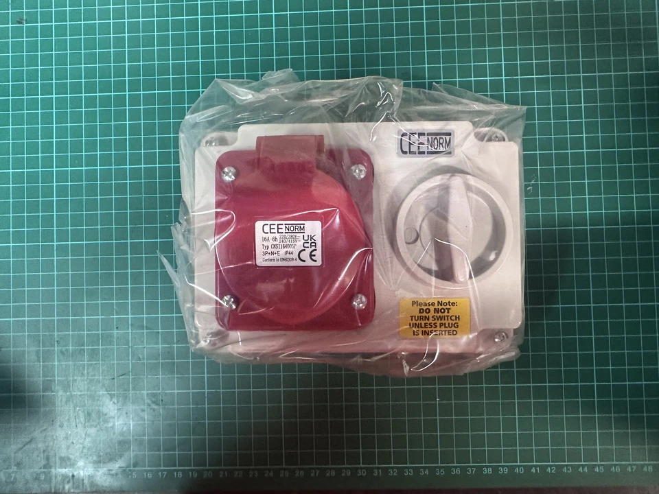 CEE NORM  16a 3P+N+E 3 phase neutral earth wall mount socket with interlock IP44 - Image 1 of 3