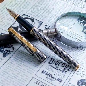 Pluma Estilográfica Pilot Deluxe Años 70 Metal A Cuadros Oro 18K-750 F Plumín - Imagen 1 de 8