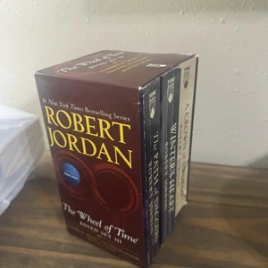 Wheel of Time Premium Boxed Set III: Books 7-9 (A Crown of Swords, The Path of D - Picture 1 of 5