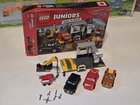 LEGO Juniors: Smokeys Garage (10743)