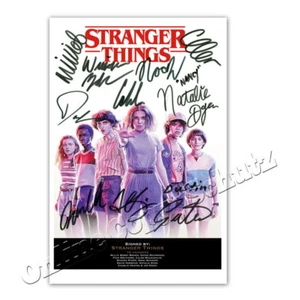 Stranger Things Cast  -  Autogrammfoto  / Autograph [AK7] - Bild 1 von 1