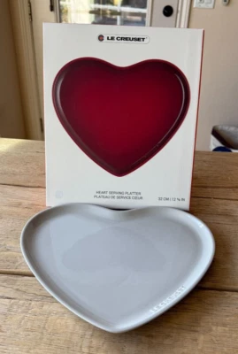 Plato para servir corazón de gres Le Creuset 12,62 pulgadas gris vaporizador NUEVO EN CAJA Foto 1 de 4