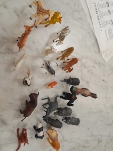 22 Vintage Small Plastic Animals Gorilla Panda Pelican - Picture 1 of 12