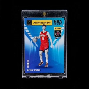 Alperen Sengun RC 💎- 2021-22 NBA Panini Hoops Arriving Now Rookie Rockets - #21 - Imagen 1 de 2