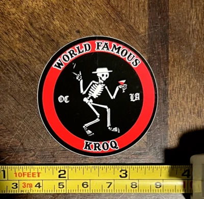 Social Distortion x KROQ 106.7 FM OC LA Skelly Adhesivo Radio de Fama Mundial Raro Foto 1 de 2