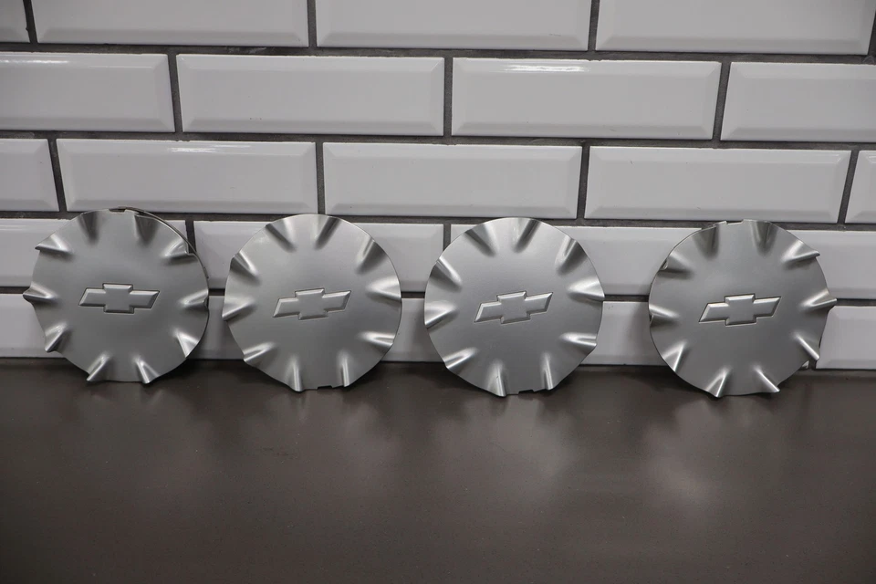 Juego de 4 tapacubos centrales de rueda delantera y trasera Chevy SSR 2003-2006 Foto 1 de 4