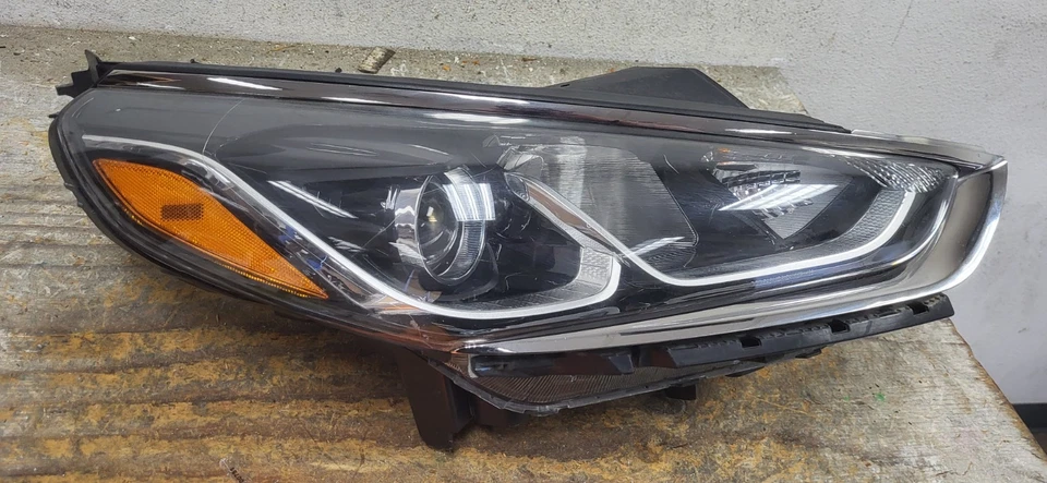 Faro halógeno lateral pasajero Hyundai Sonata 2018-2019 usado OEM*D8978 Foto 1 de 4