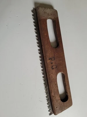 Ancien outil  Tailleur de Pierre  SCIE A PIERRE Signé P.G - Photo 1/4