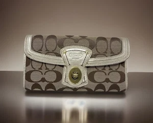 Coach Khaki Braun Signature Collection Geldbörse Dreifachfaltung Drehverschluss - Bild 1 von 7