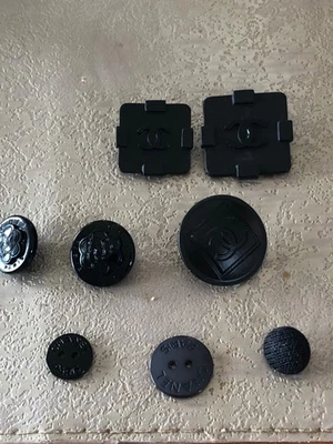 Chanel 8 verschiedene schwarze CC Logo Knöpfe KOSTENLOSER US S/H - Bild 1 von 4
