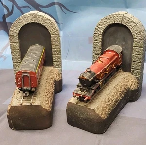 HARRY POTTER HOGWARTS EXPRESS TRAIN BOOKENDS - NECA, WARNER BROS. - PAIR  - Picture 1 of 15