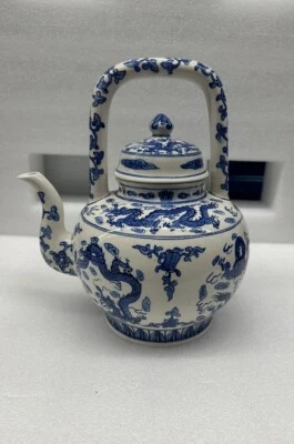 Tetera grande de porcelana china diseño dragón azul y blanca con tapa. "12"" de alto" Foto 1 de 4