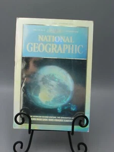 Dec 1988 National Geographic Endangered Earth Ltd Ed Holographic Cover MS2782 - Picture 1 of 3
