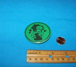 "Botón Betty Boop (verde) De Colección Años 80 ""Guiño con Corazones" - Imagen 1 de 2